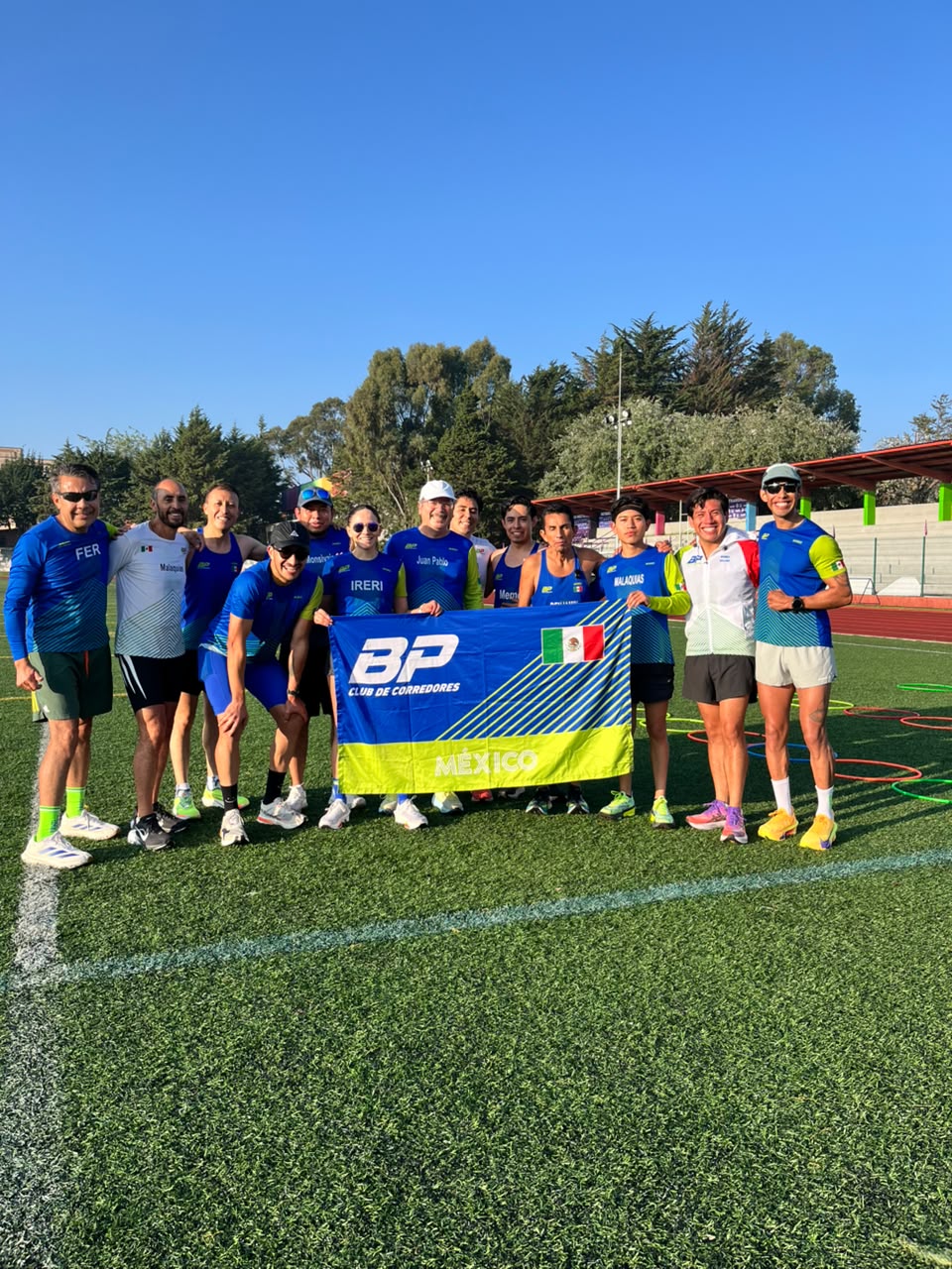 Equipo BP Club de Corredores en la pista