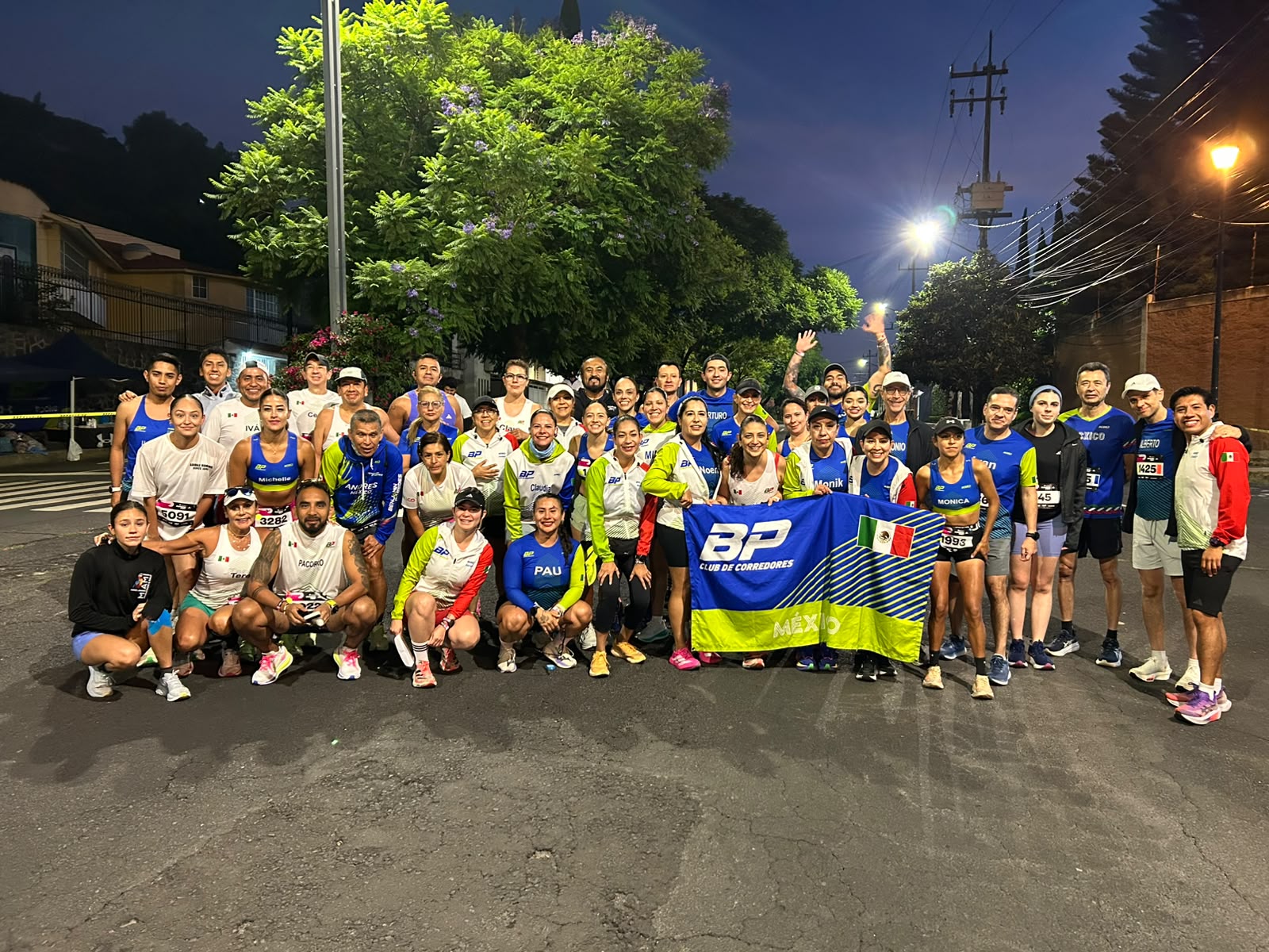 Equipo BP Club de Corredores antes de una carrera